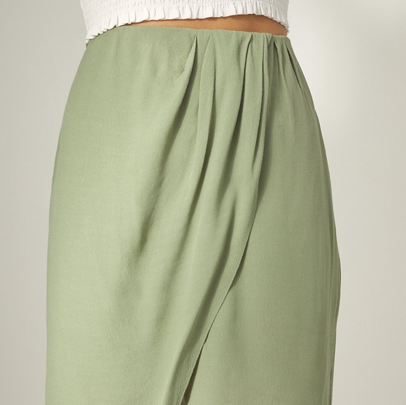 Babaton 00 Green pursuit skirt - Picture 4 of 6